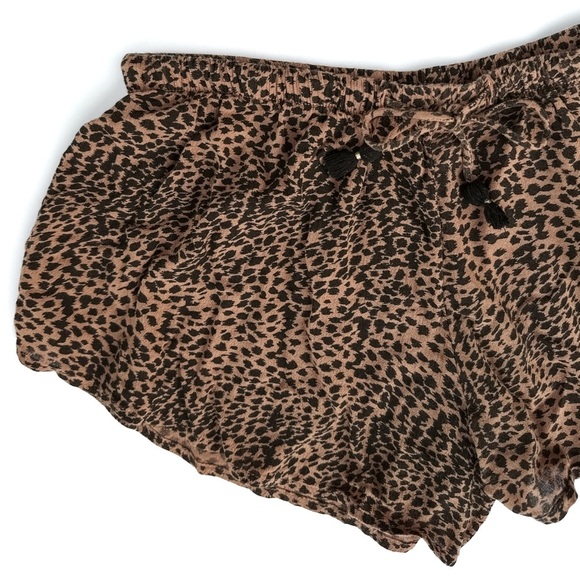 Amuse Society Cheetah Print Beachy Short - Size Medium - Picture 5 of 5